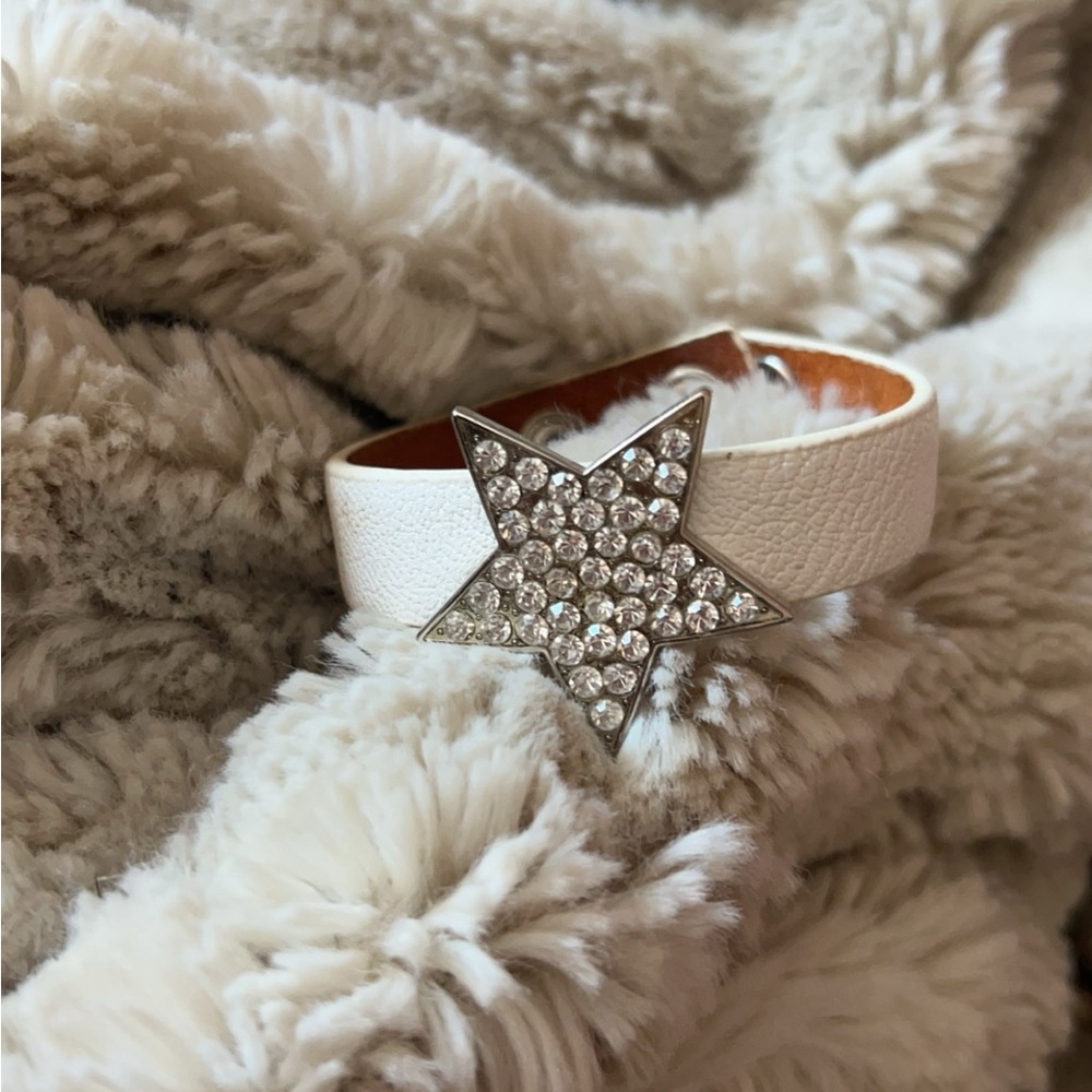Women’s Sparkly Star Rhinestone Pendant White Leather Snap Bracelet Cuff